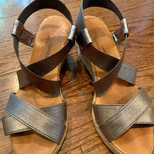 Andre Assous Dalmira Pewter Strap Wedge Sandals
